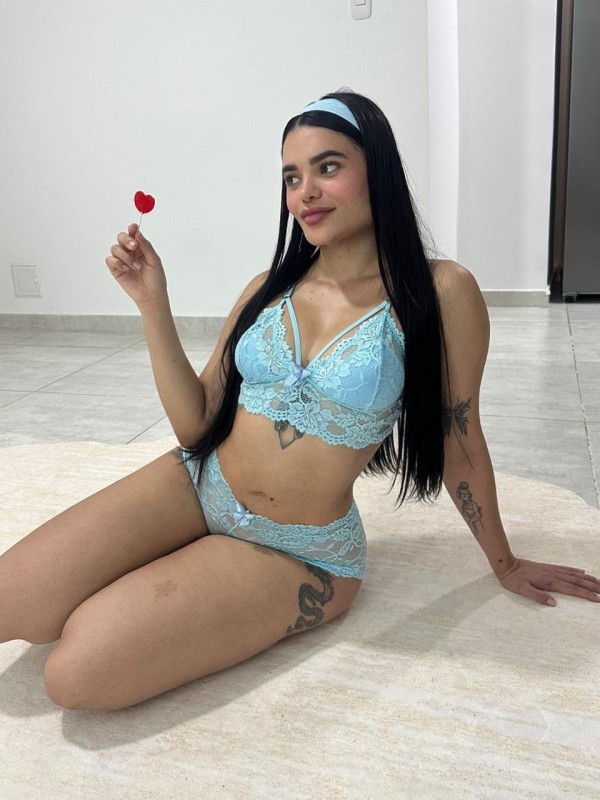 SEXY PERVERSA CHIQUILLA CACHONDA FIESTERA DE CURVAS UNICAS NOVEDAD VIP