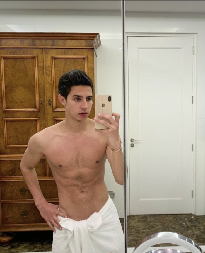 MATEO SEXY JOVEN LATINO