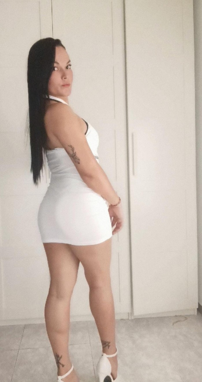 QUIERO UNA RICA POLLA ESTOY A