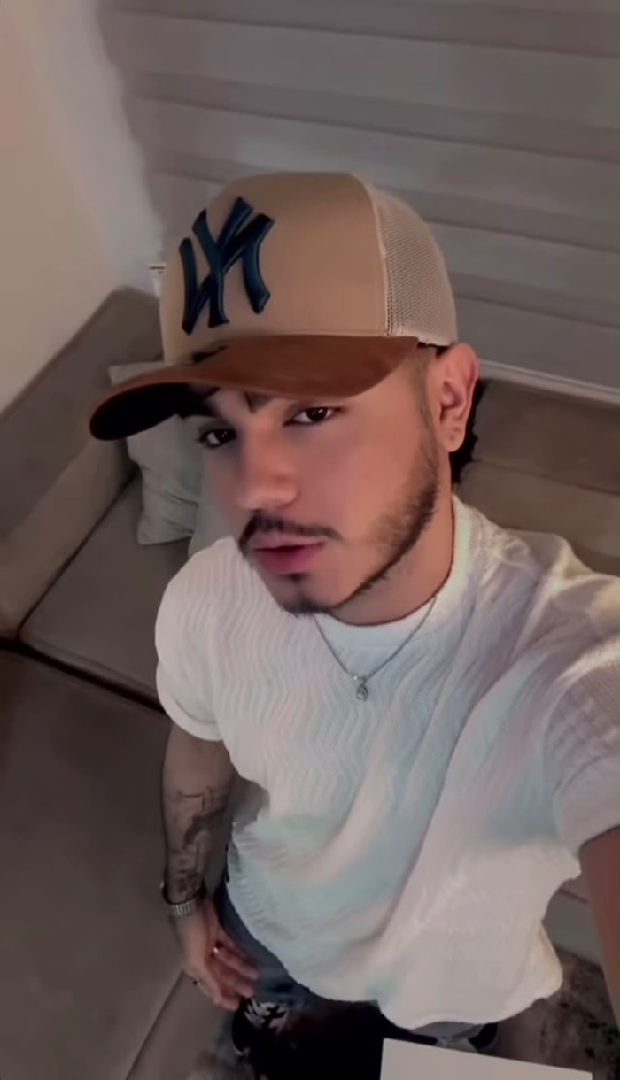 LIAM CHICO LATINO CACHONDO MUY GUARRO Y VERSÁTIL