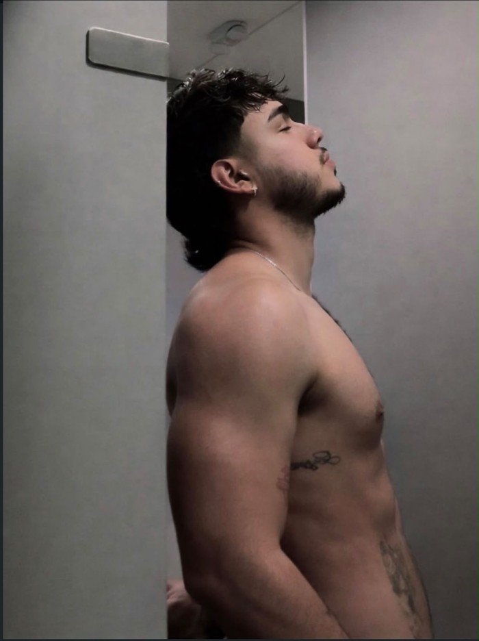 LIAM CHICO LATINO CACHONDO MUY GUARRO Y VERSÁTIL