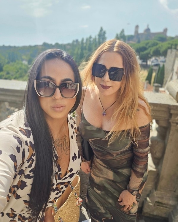 Trio dos trans rubia y morena calientes