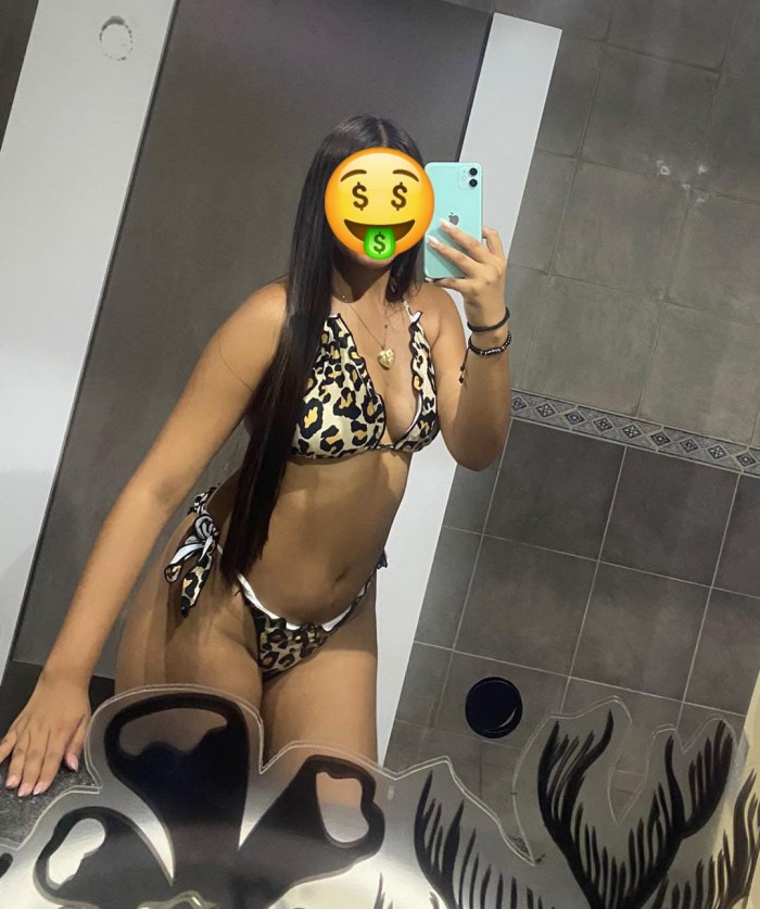 Luna sexi delgada 19 años todo una censacion