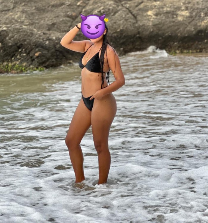 Luna sexi delgada 19 años todo una censacion
