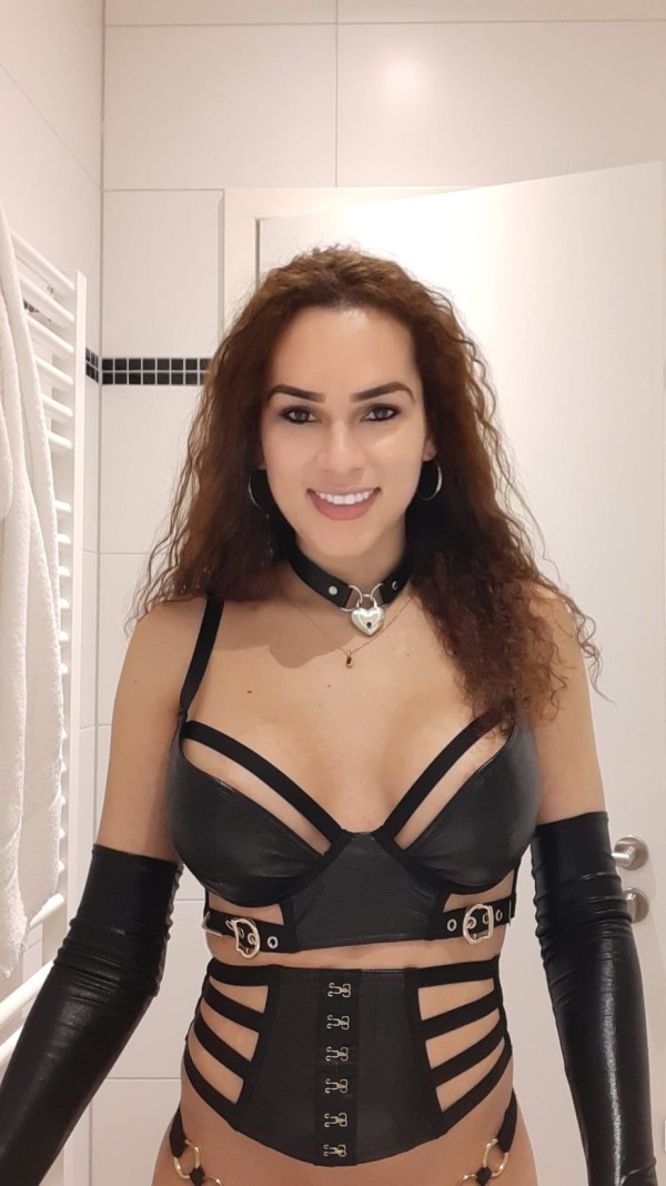 Trans Thaissa en Santander morena guapa femenina!