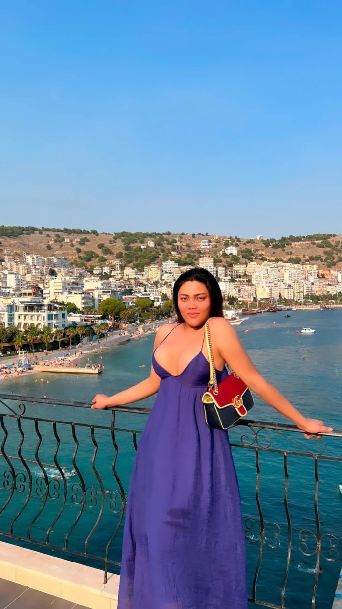 CLEOPATRA , DOTADA Y FIESTERA SIN LIMITES
