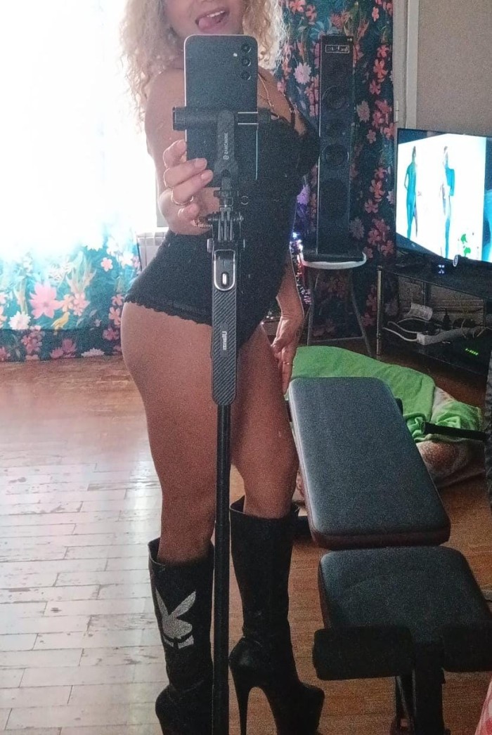 EN HONDARRIBIA DELICIOSA BAILARINA CACHONDA MUY COMPLACIENTE