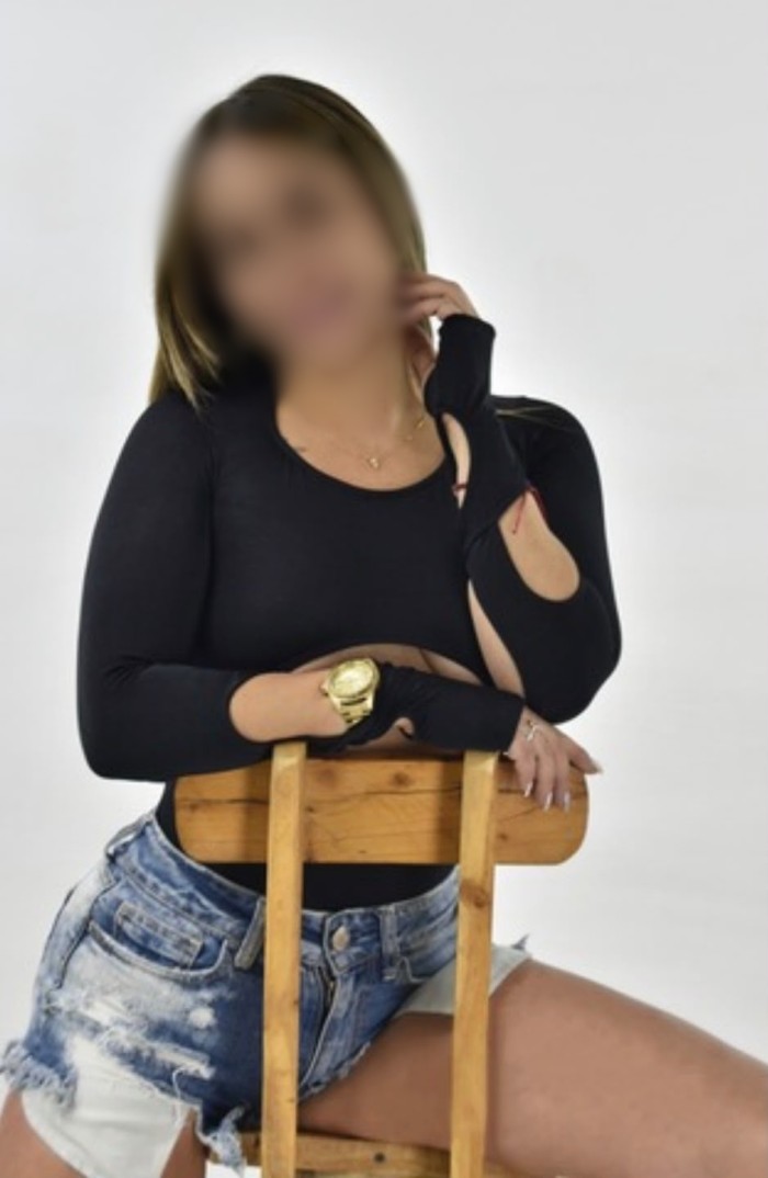 SEXY, ENROLLADA Y ADICTIVA COLOMBIANA
