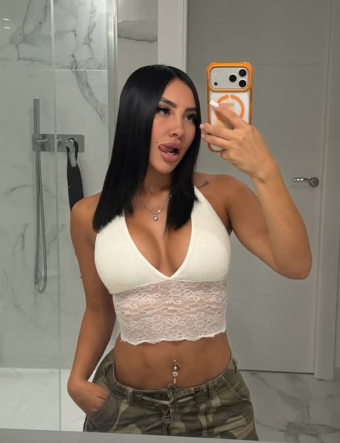 CHICA COLOMBIANA ESPECTACULAR, TENTACIÓN MORBOSA