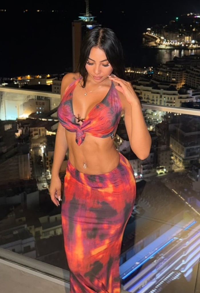 CHICA COLOMBIANA ESPECTACULAR, TENTACIÓN MORBOSA