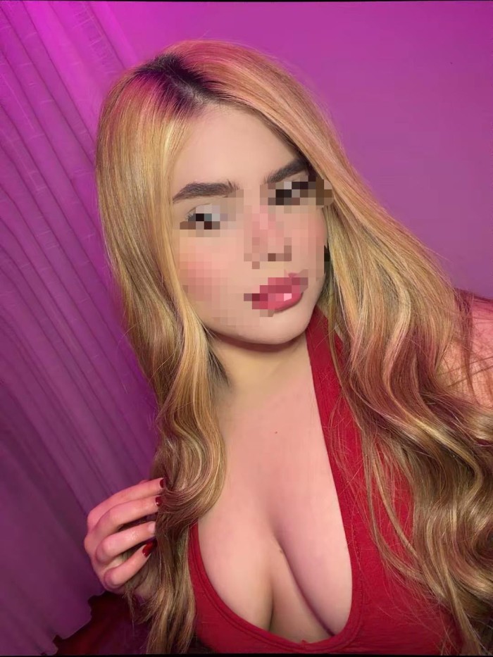 Kely — una rubia que sabe cómo llamar la atenci