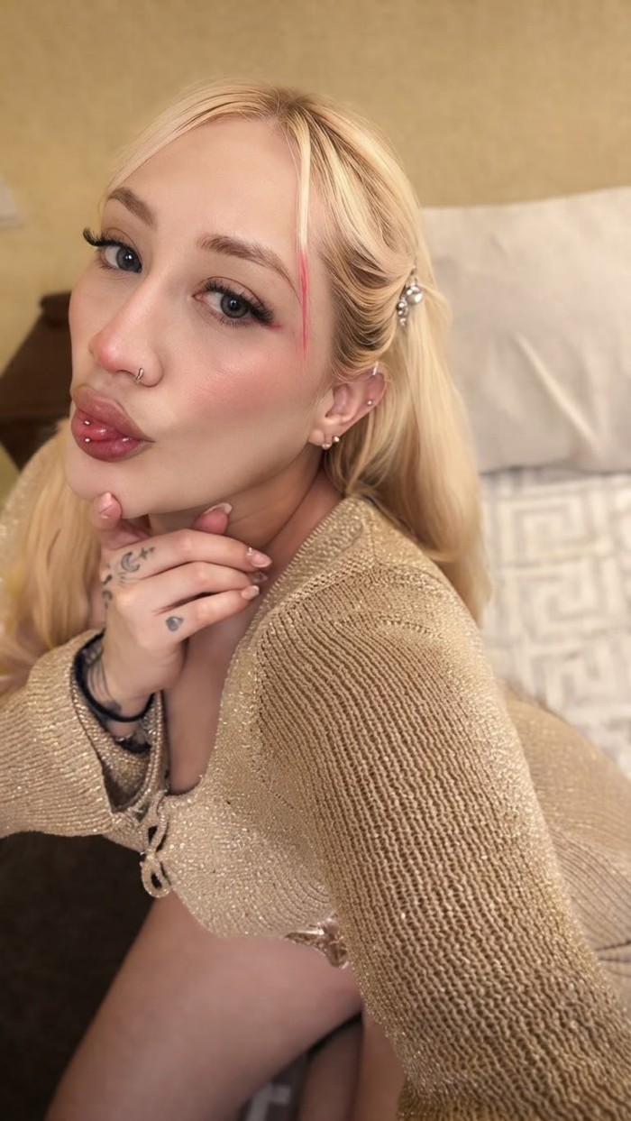 PUTITA FIESTERA CACHONDA TODA UNA BOMBA DE SEXO