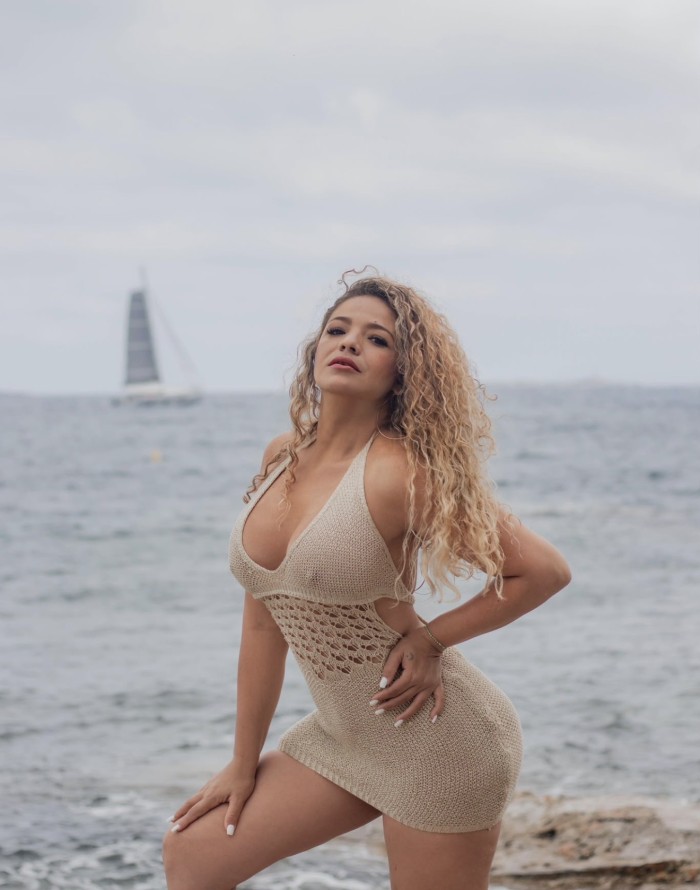 Venezolana rubia sensual en Alzira