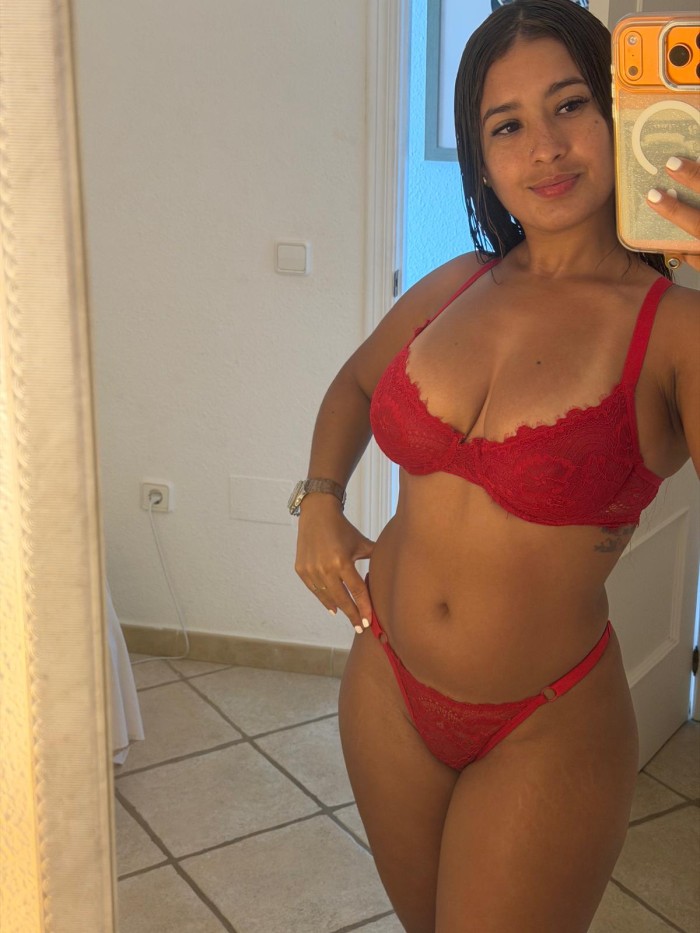 SIN LIMITES UNA ENCANTADORA VENEZOLANA SEXO RICO
