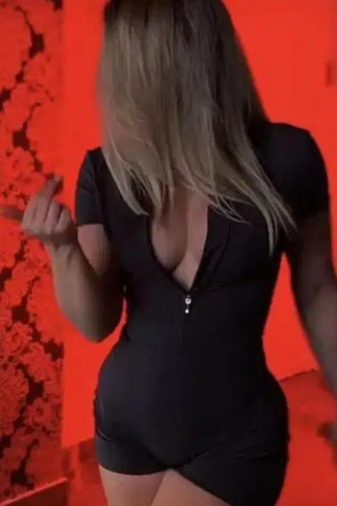 EN VECINDARIO SARA ENCANTADORA Y MUY SEXY