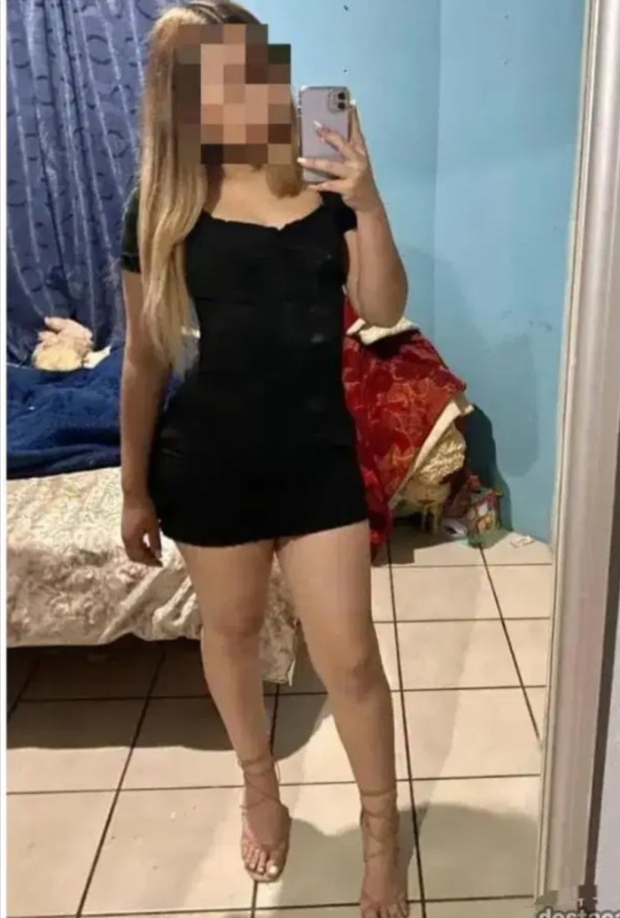 EN VECINDARIO SARA ENCANTADORA Y MUY SEXY