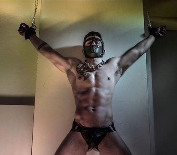 ¿Listo para ser mi perra y mi esclavo?