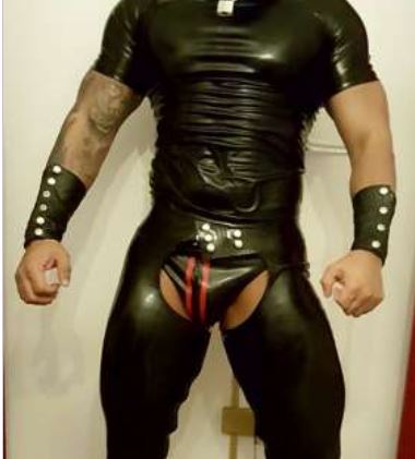 ¿Listo para ser mi perra y mi esclavo?