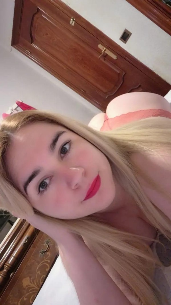 JOVEN DIVINA MORBOSA Y APASIONADA