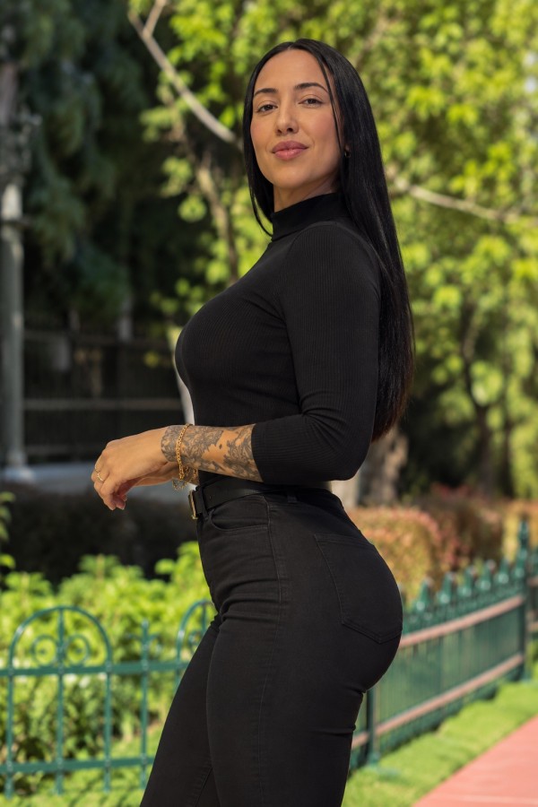 GEORGINA – VENEZOLANA CON CURVAS Y MUCHO CARÁCTER EN ARGANDA DEL REY