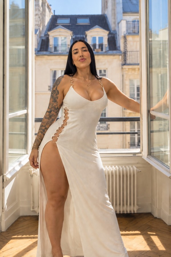 GEORGINA – VENEZOLANA CON CURVAS Y MUCHO CARÁCTER EN ARGANDA DEL REY