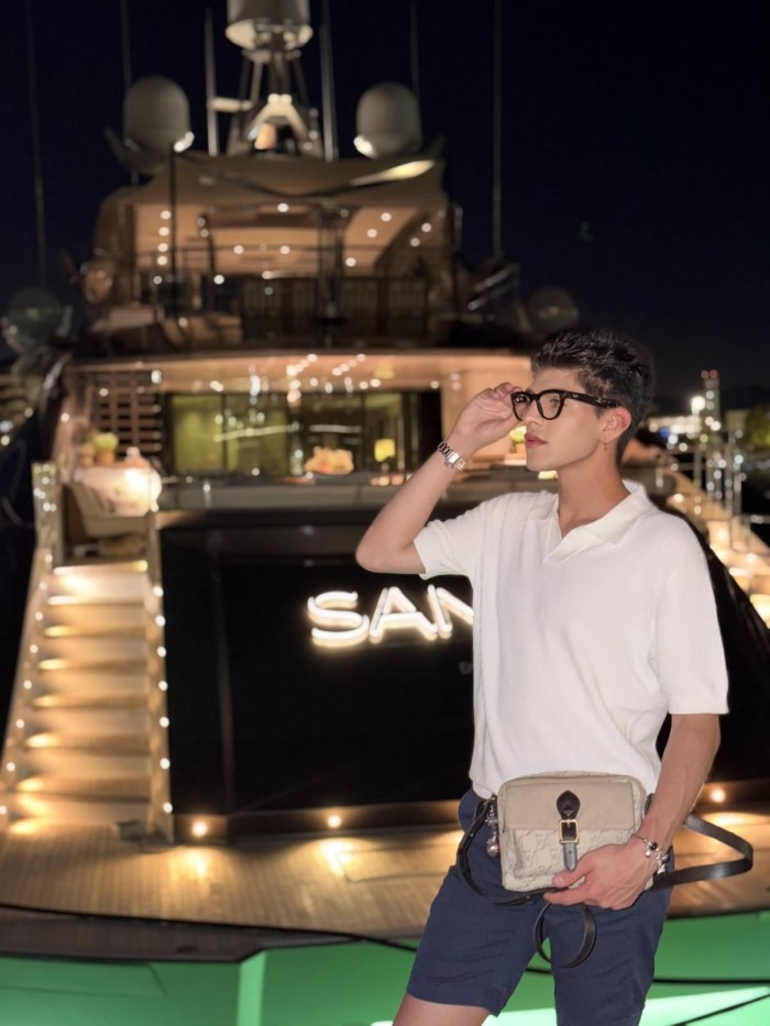 CHICO TWINK 18AÑOS LLEGANDO A ESPAÑA VEN Y ENSEÑAM