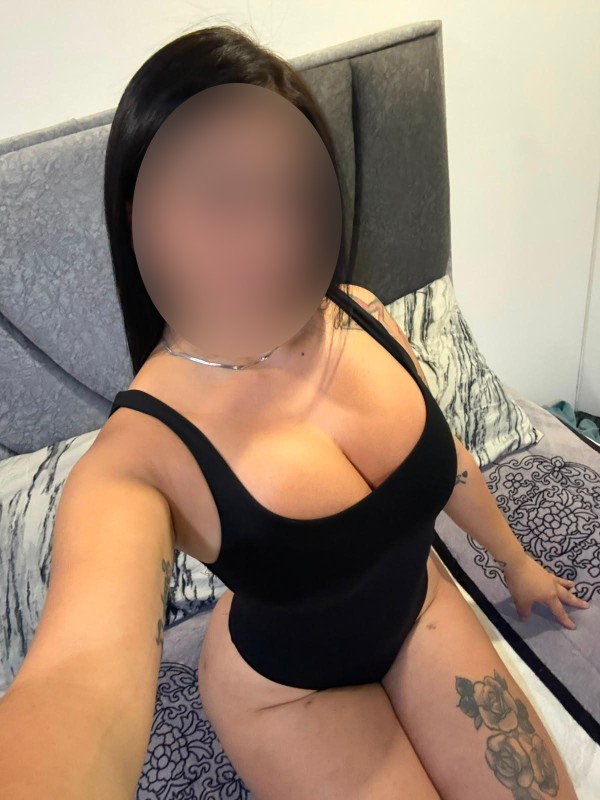 SAMANTA NOVEDAD SEXY IMPLICADA CALIENTE FOGOSA EN SEGUR DE CALAFELL