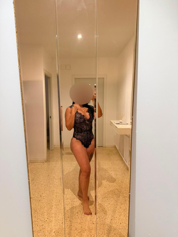 SAMANTA NOVEDAD SEXY IMPLICADA CALIENTE FOGOSA EN SEGUR DE CALAFELL