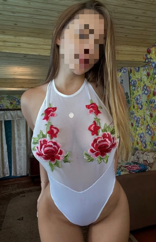 Jovencita traviesa , por primera vez por tu zona