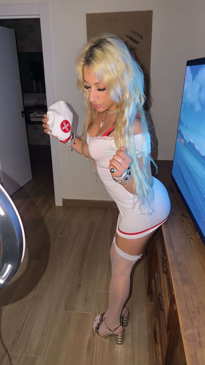 SEXY TRANS EN RUBI COMPLACIENTE FIESTERA