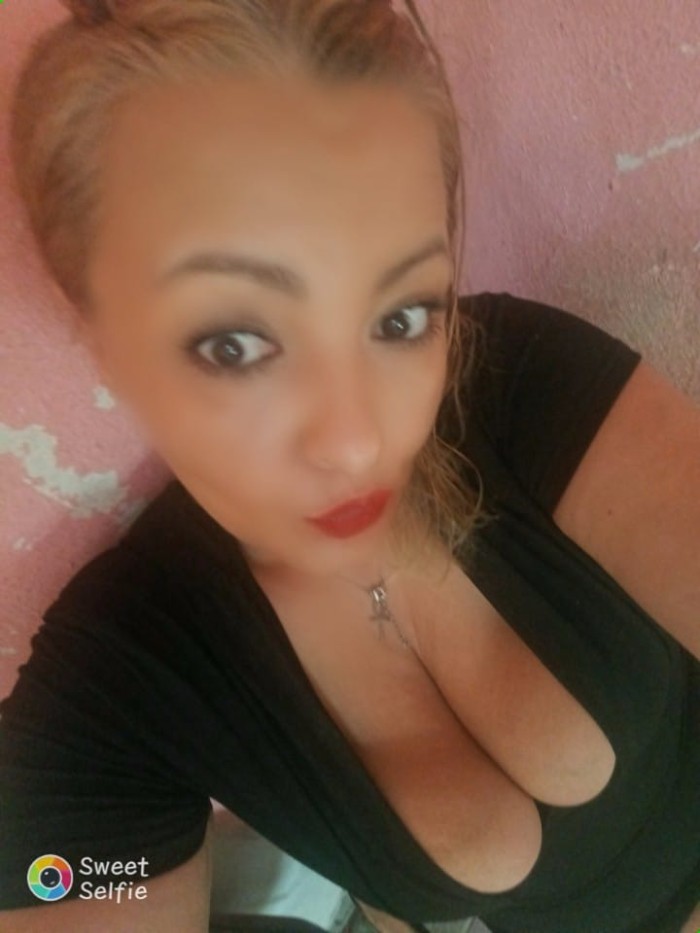 SOY NATALIA, BELLA RUMANA ATREVIDA ESPERANDOTE