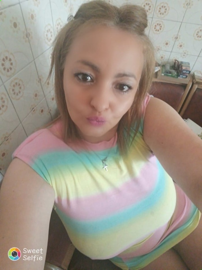 SOY NATALIA, BELLA RUMANA ATREVIDA ESPERANDOTE