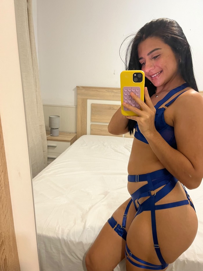 Latina sexy ardiente en PINO MONTANO LAS MACARENAS