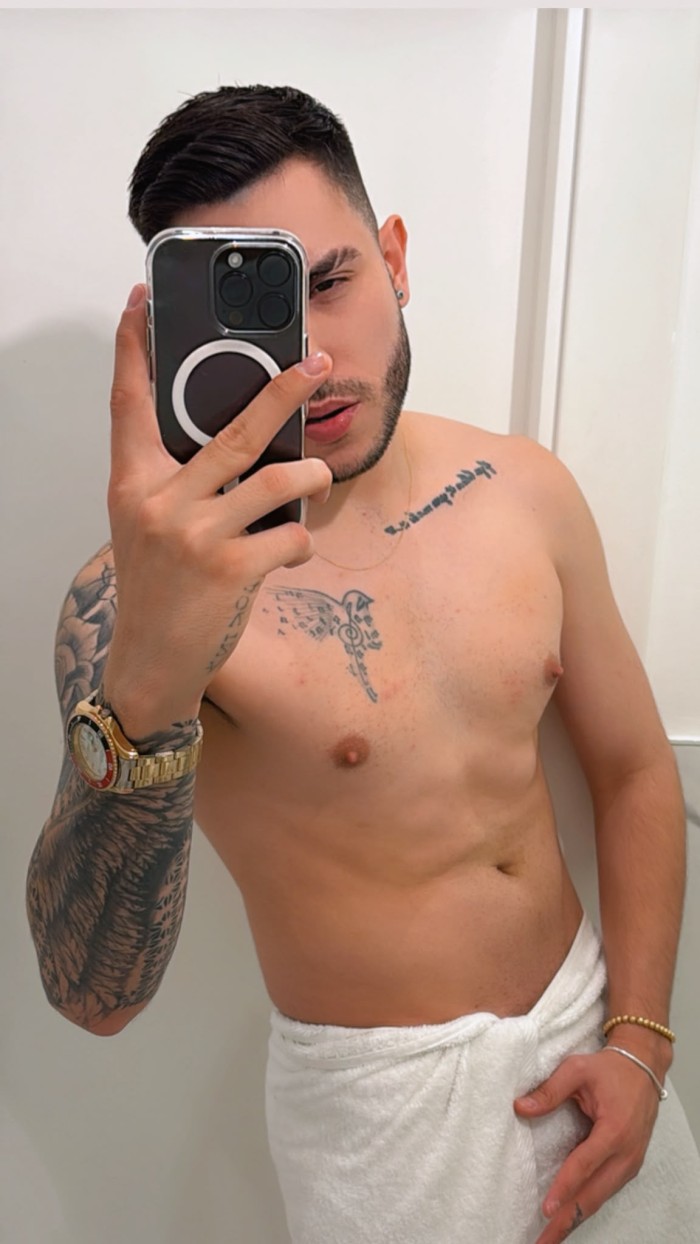 SERE TU ADICCION ENCANTADOR LATINO EN CHANA