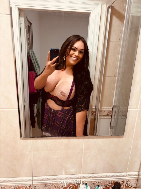 LAVINIA CHICA TRANS MUY COMPLETA