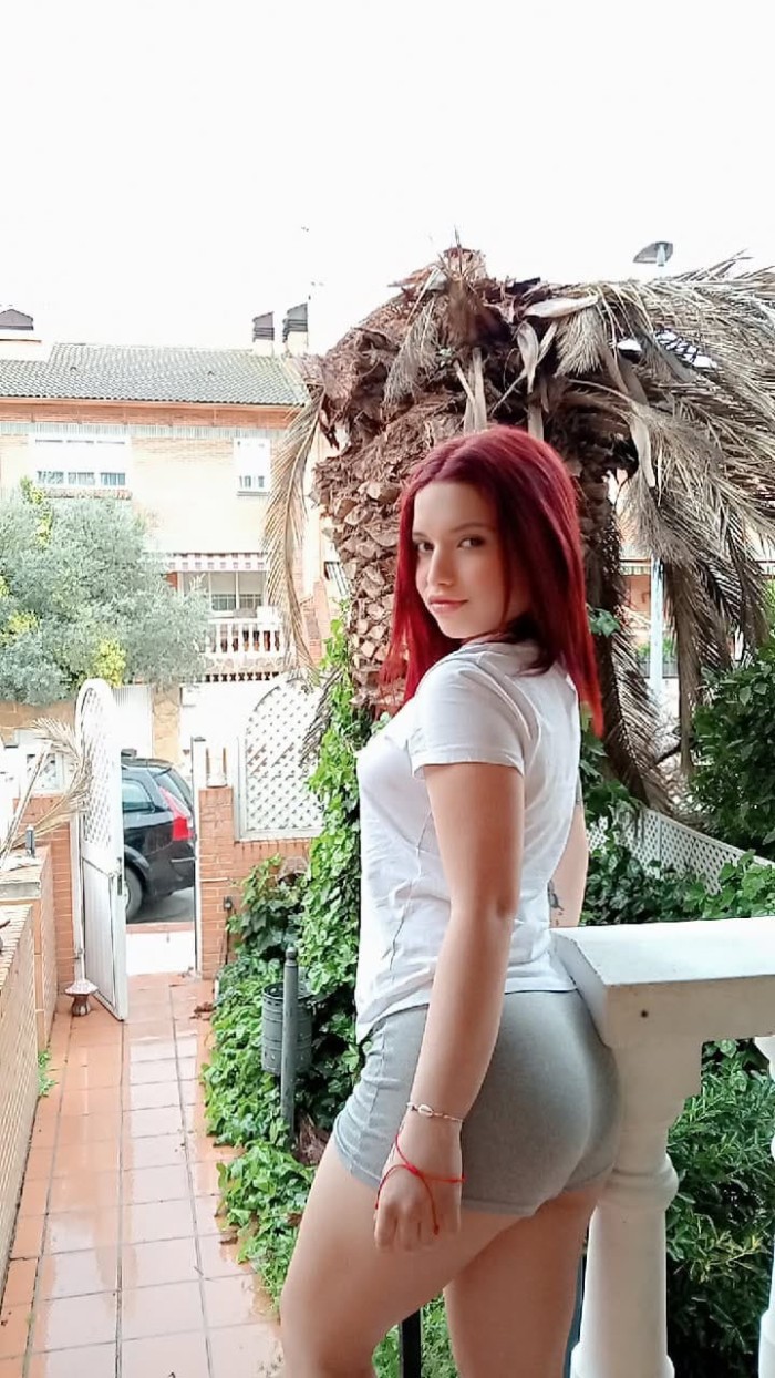 Pelirroja tengo sitio soy Lara ILLESCAS y SALIDAS