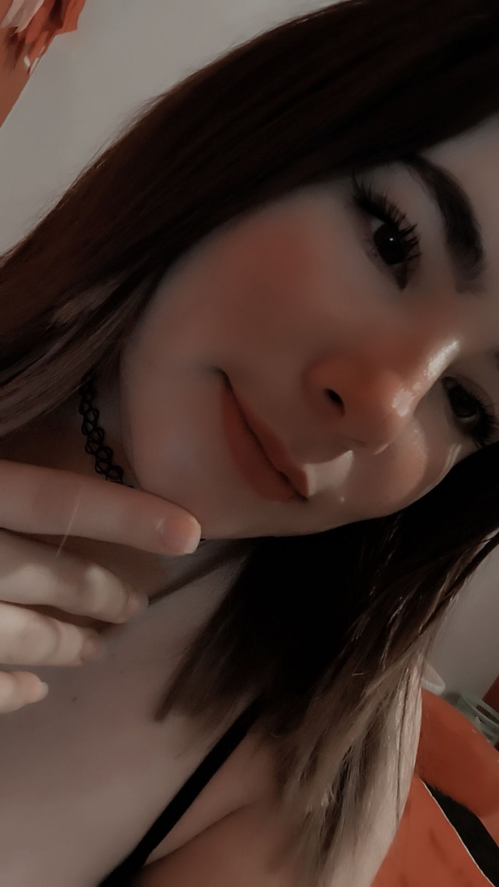 TE DEJARE SENTIR LO HUMEDO QUE SE PONE MI CHOCHITO