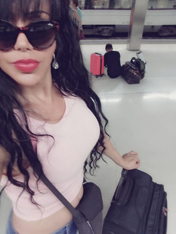 MEXICANA REGRESANDO DE VACACIONES