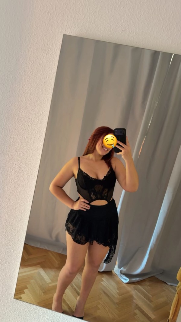 Luna simpática cariñosa y juguetona