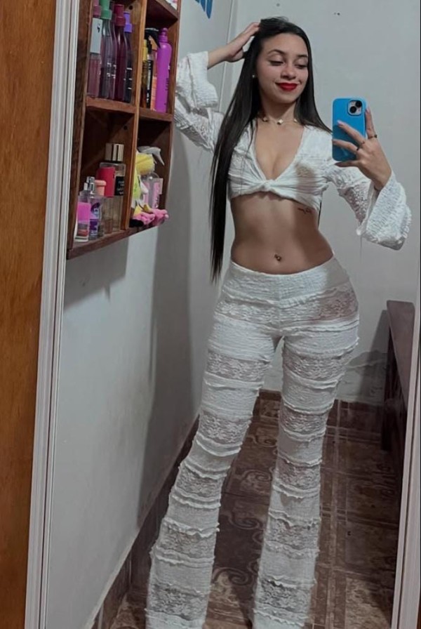TRAVIESA JUGUETONA CON GANAS DE MUCHO SEXO