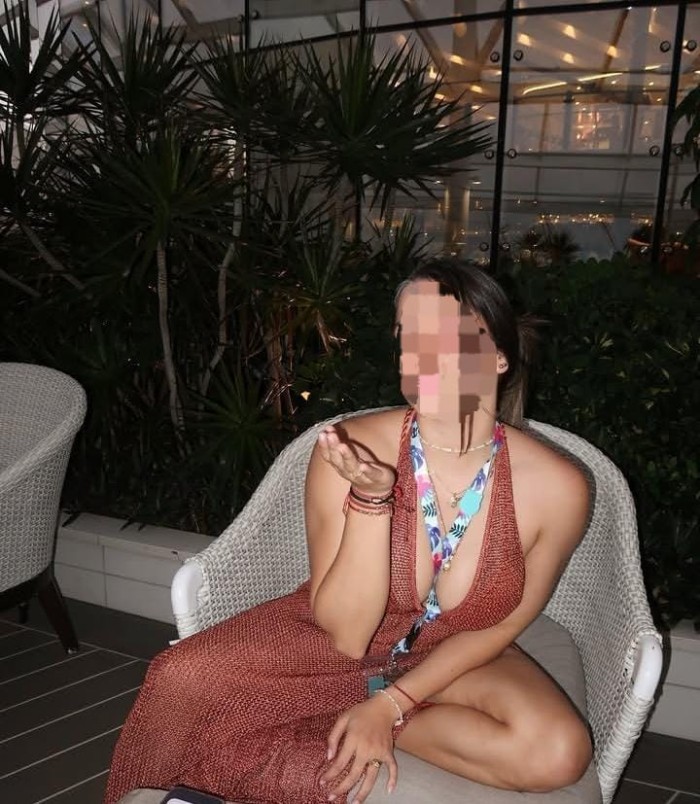EN SAN LUIS DE SABINILLAS ARDIENTE MUJER