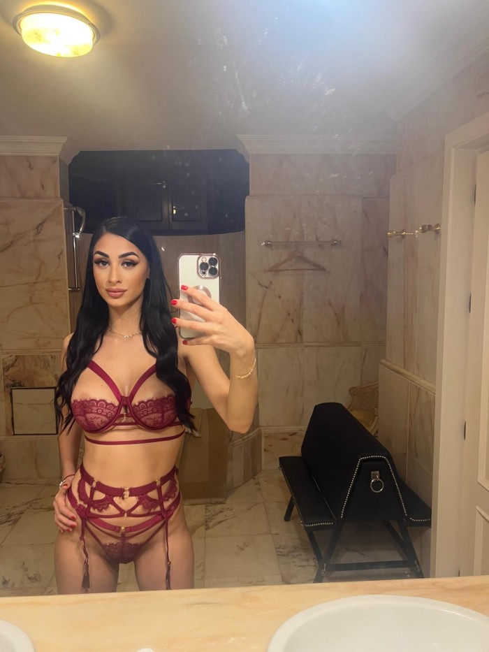 Niky novedad española guapisima cuerpazo trato de novios 24H TORREMOLINOS