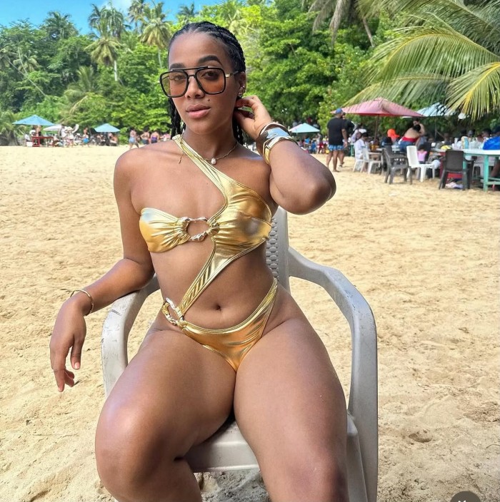 Linda Chica CUBANA toda una diosa putona para ti ven