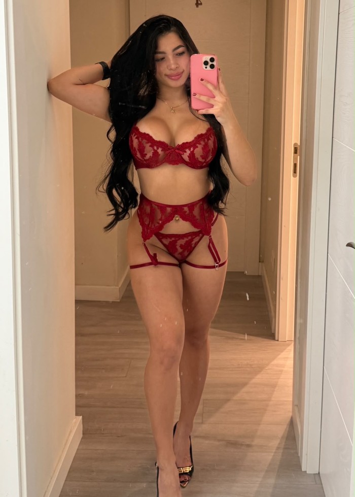 Sensual jovencita recién llegada a Zaragoza