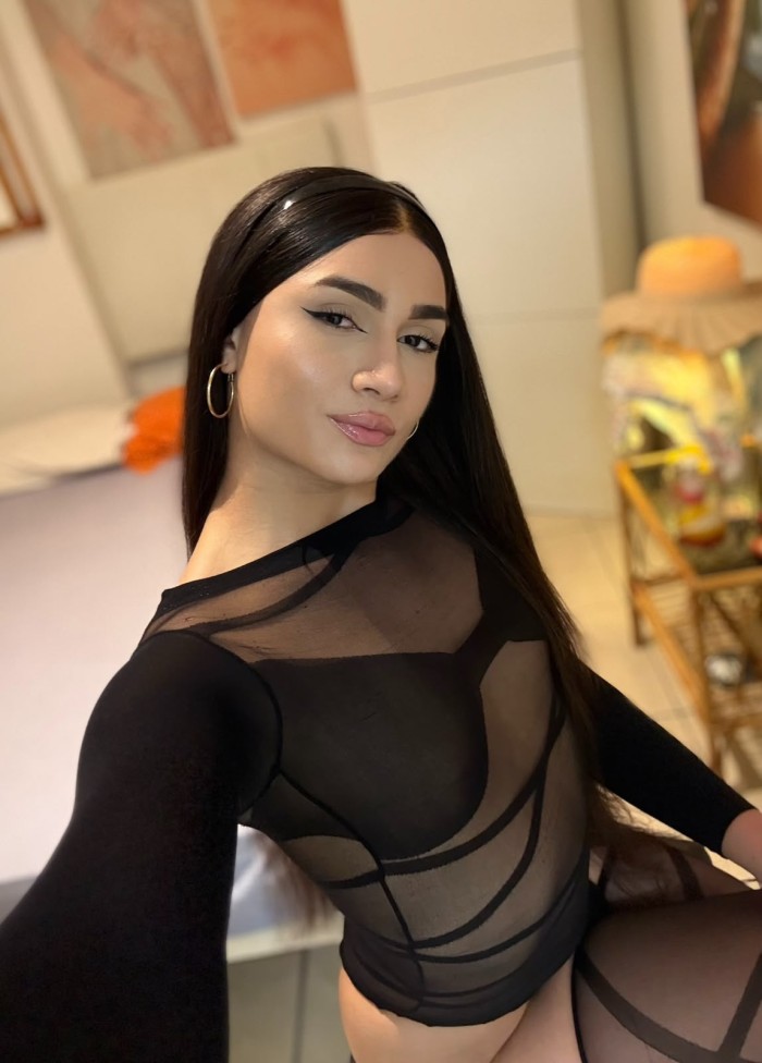 TU DIOSA TRANS CON CULO TRAGON MUY LECHERA