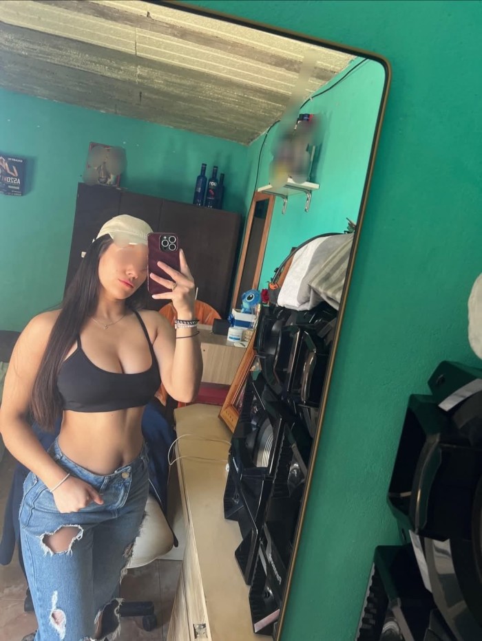 Putituta fiestera mama a pelo bien ensalibado