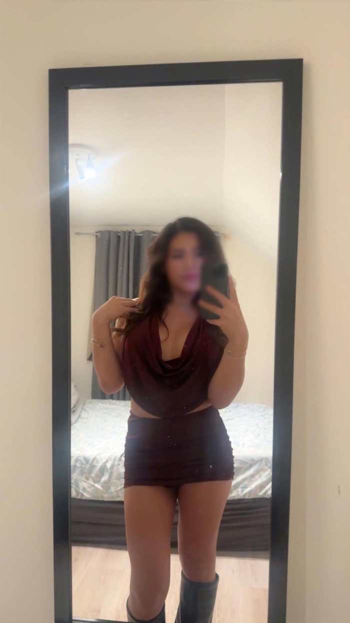 TRANS LATINA JOVENCITA Y CACHONDA EN VECINDARIO