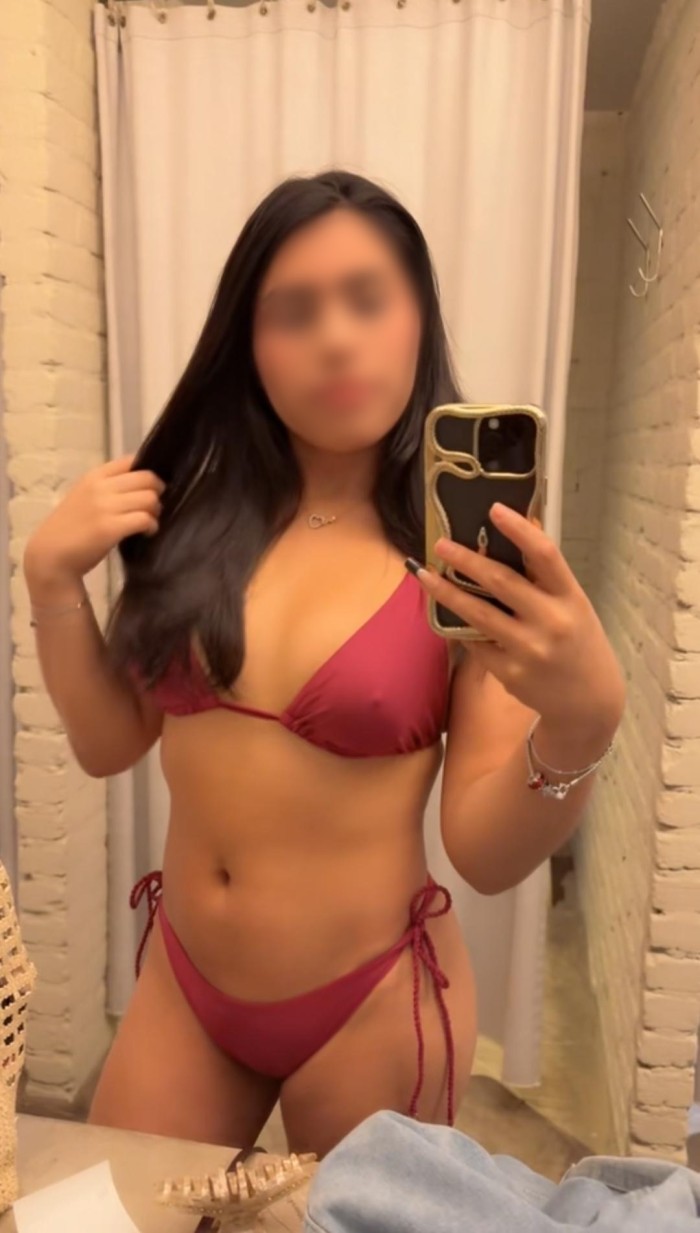 TRANS LATINA JOVENCITA Y CACHONDA EN VECINDARIO