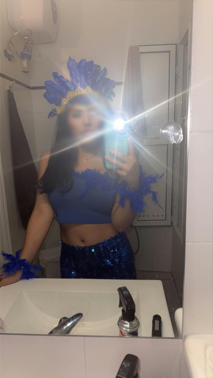 TRANS LATINA JOVENCITA Y CACHONDA EN VECINDARIO