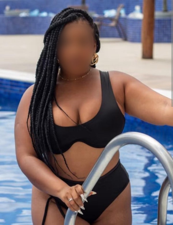 NEGRA CALIENTE CON TREMENDAS CURVAS NUEVA